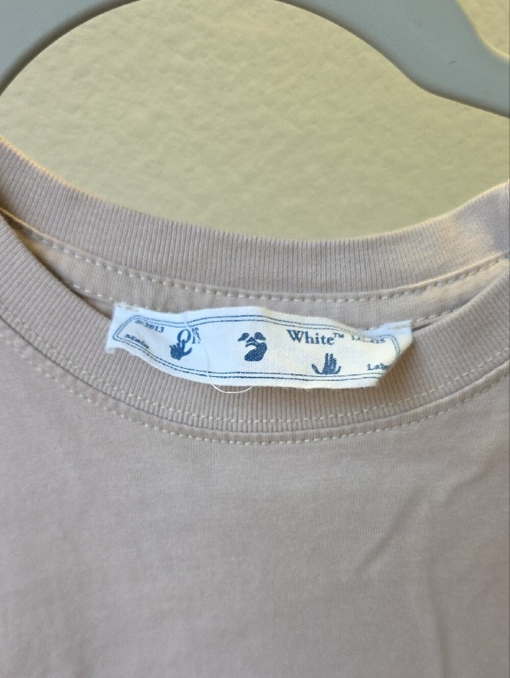 Off-White Men’s Short Sleeve T-Shirt in Pale Pink - Picture 2 of 5